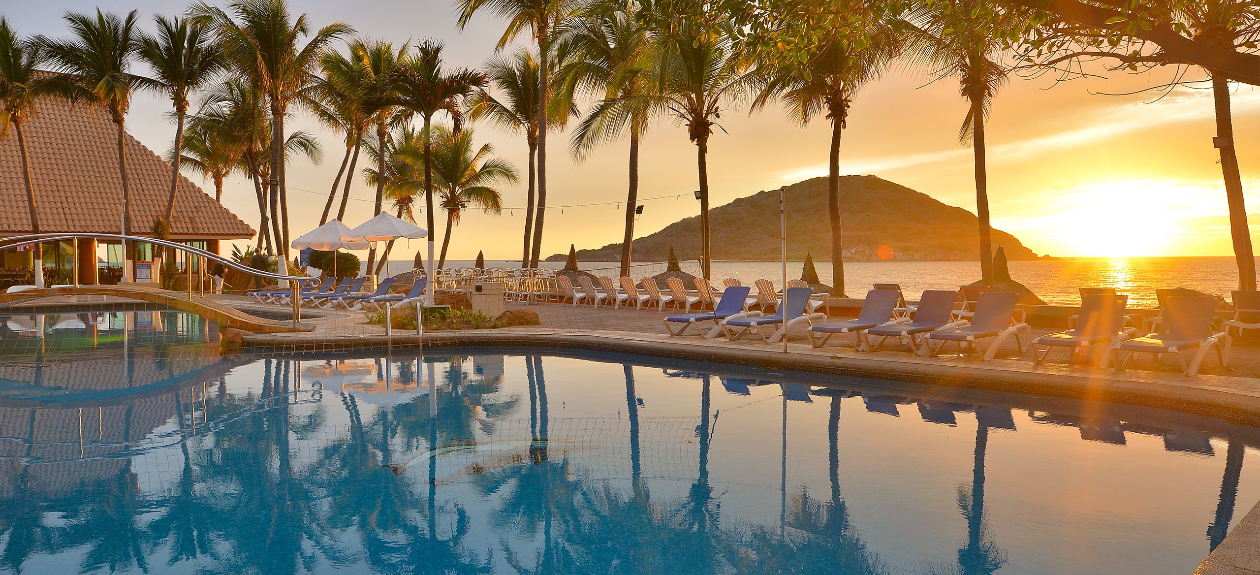 Desayuna frente a la playa de mazatlan