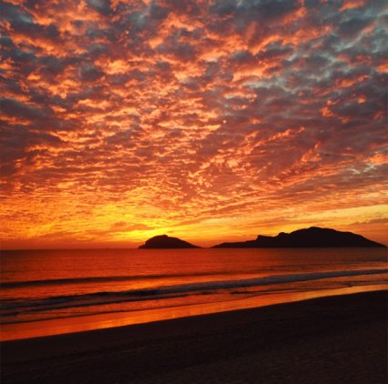 Atardecer frente a las tres islas de Mazatlan