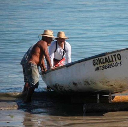Pescadores del embarcadero de playa norte