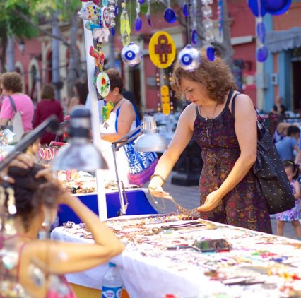 Vendedores de artesanias en la Plazuela Machado Mazatlan